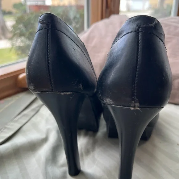 Black heels - Picture 4 of 6